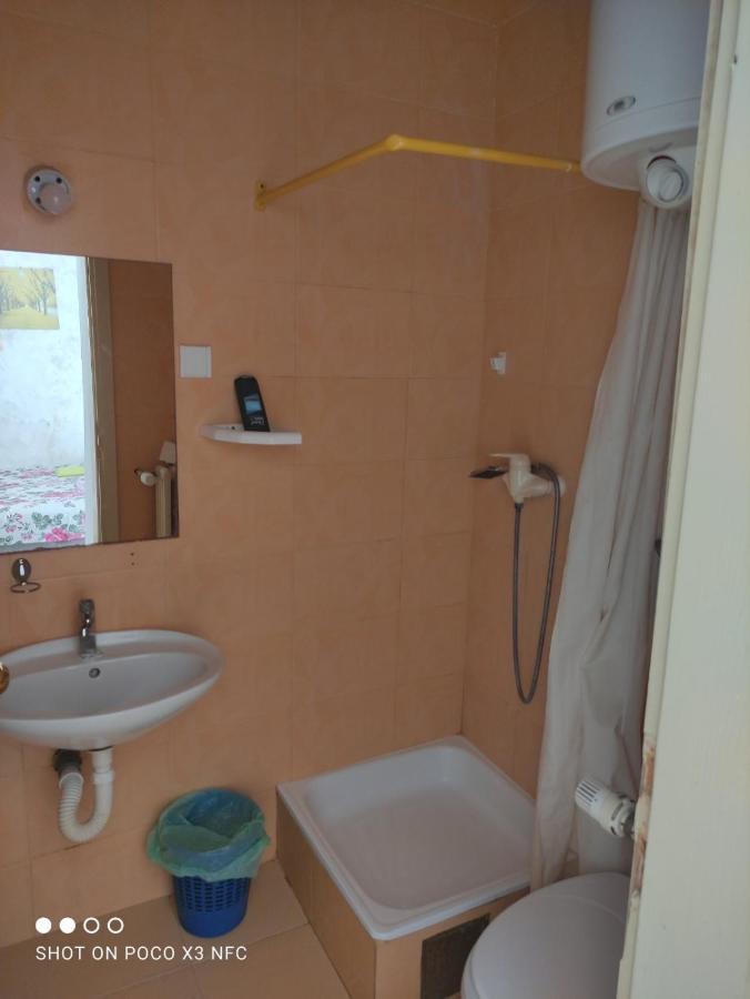 Sobe Sa Sopstvenim Kupatilom Private Rooms Bathroom In Center Νόβι Σαντ Εξωτερικό φωτογραφία
